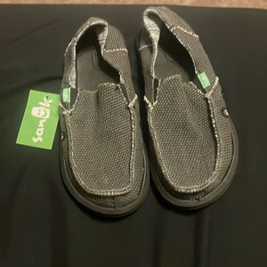 Brand New with tags! Kids size 3 Sanuk loafers.